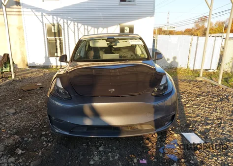 2023 Tesla Model Y из США, поврежденный, VIN 7SAYGDEE8PF861550